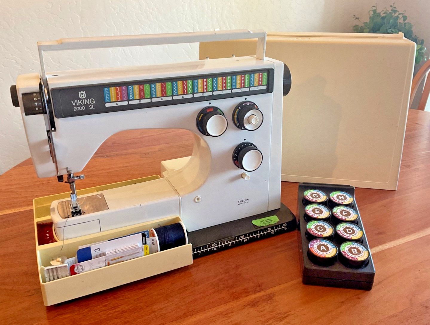 Vintage Husqvarna Viking 2000 SL Model 6460 Sewing Machine & Cams - No Foot/Pwr