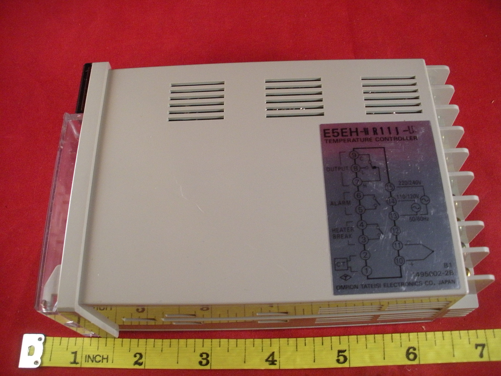 Omron E5EH-WR11J-US Temperature Controller Thermocouple  Output 5A 120vac New