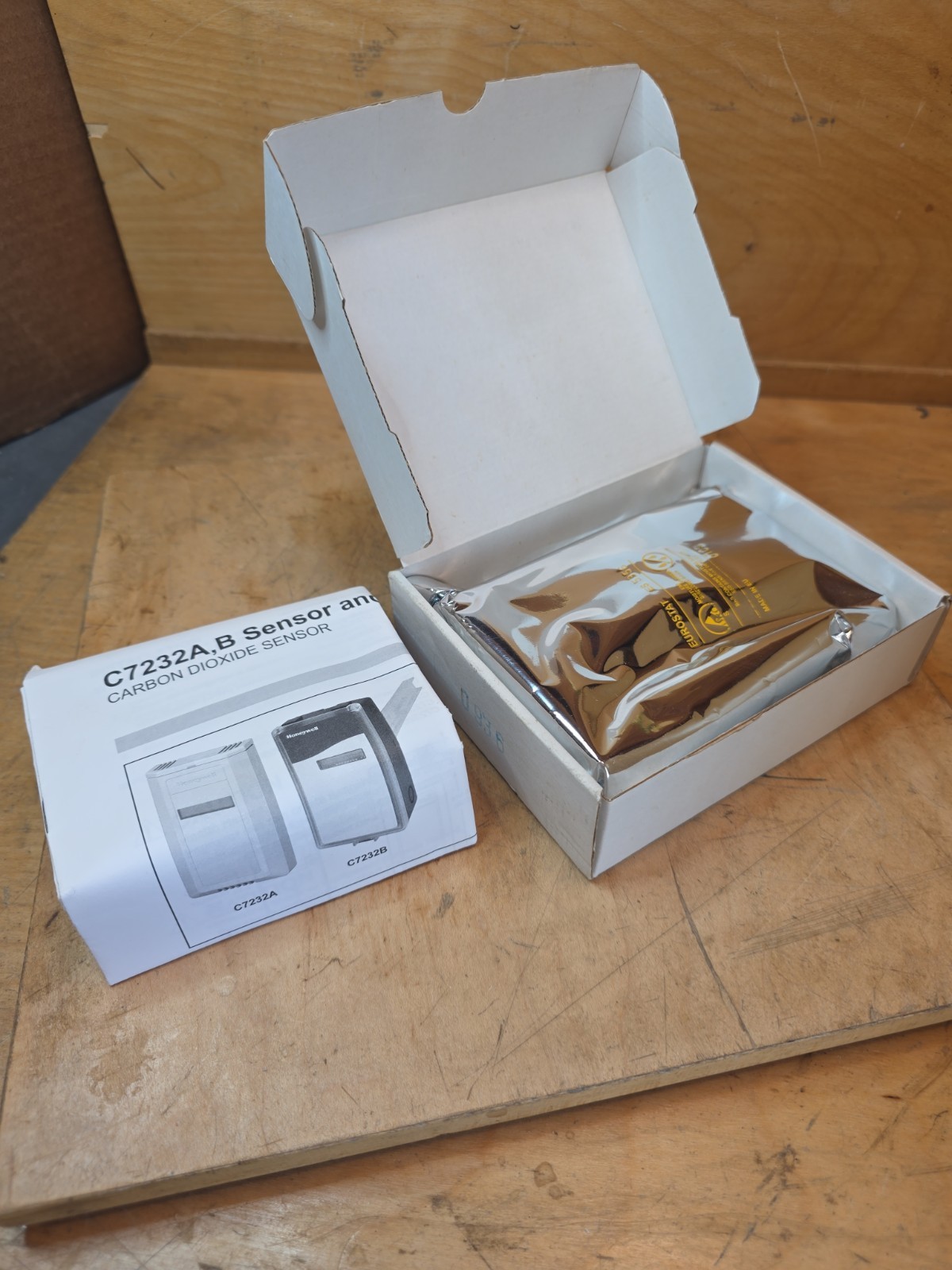 Honeywell C7232A1016 CO2 Sensor/Controller Wall Mount