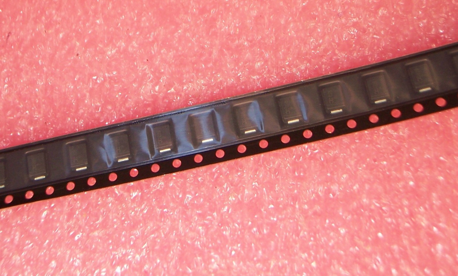 QTY (100) SMBJ16A DIODES INC DO-214AA 16V 600W UNI-DIRECTIONAL TVS DIODES ROHS