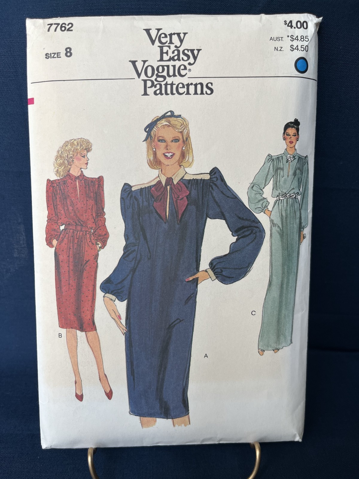 1980's Very Easy Vogue Pattern 7762 Complete Cut Paper Sewing Pattern