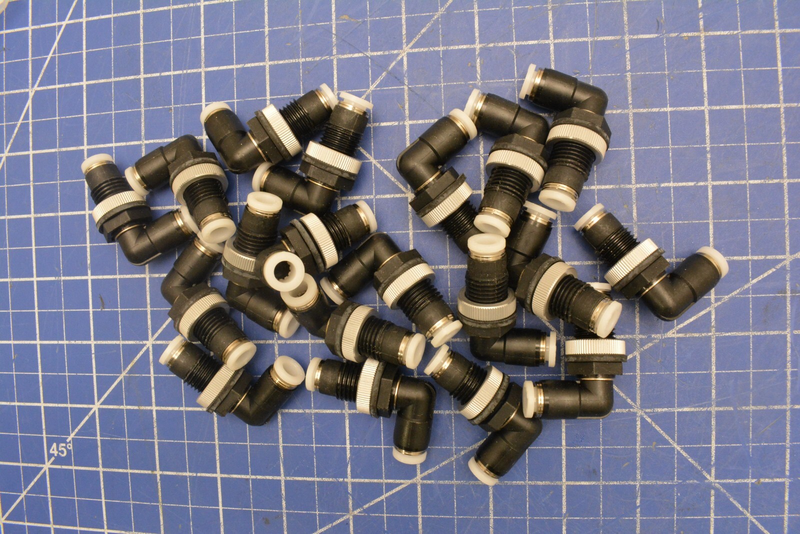 581-04-009 (LOT OF 19) /METRON ELBOW,1-4 -1-4 BULKHEAD UNION /APPLIED MATERIALS