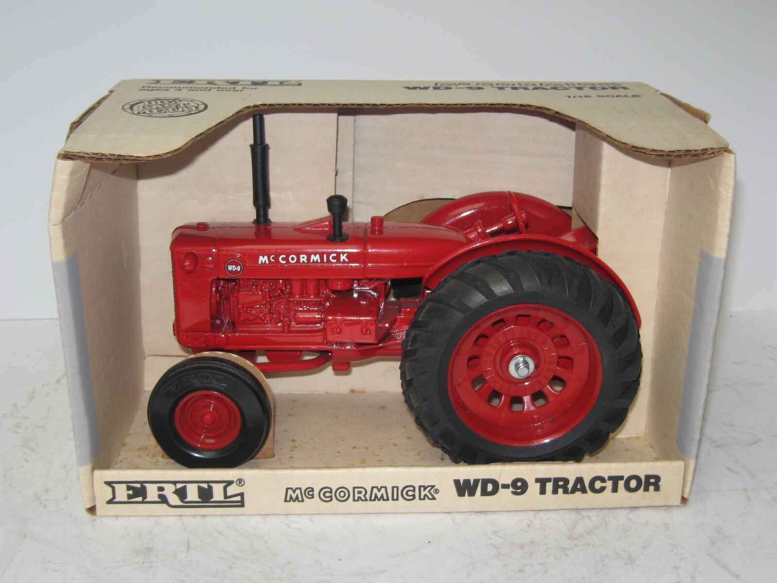 1/16 INTERNATIONAL WD-9 DIESEL NIB