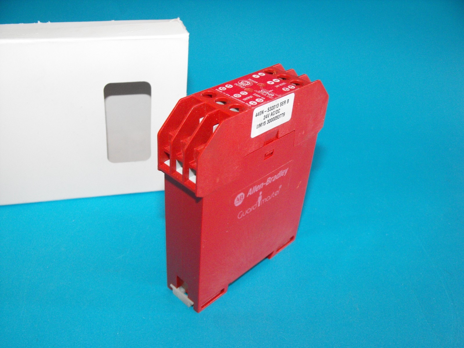 Allen-Bradley 440N-S32013.Ser B.Guardmaster Sipha.Safety Relay 24V AC/DC.USED