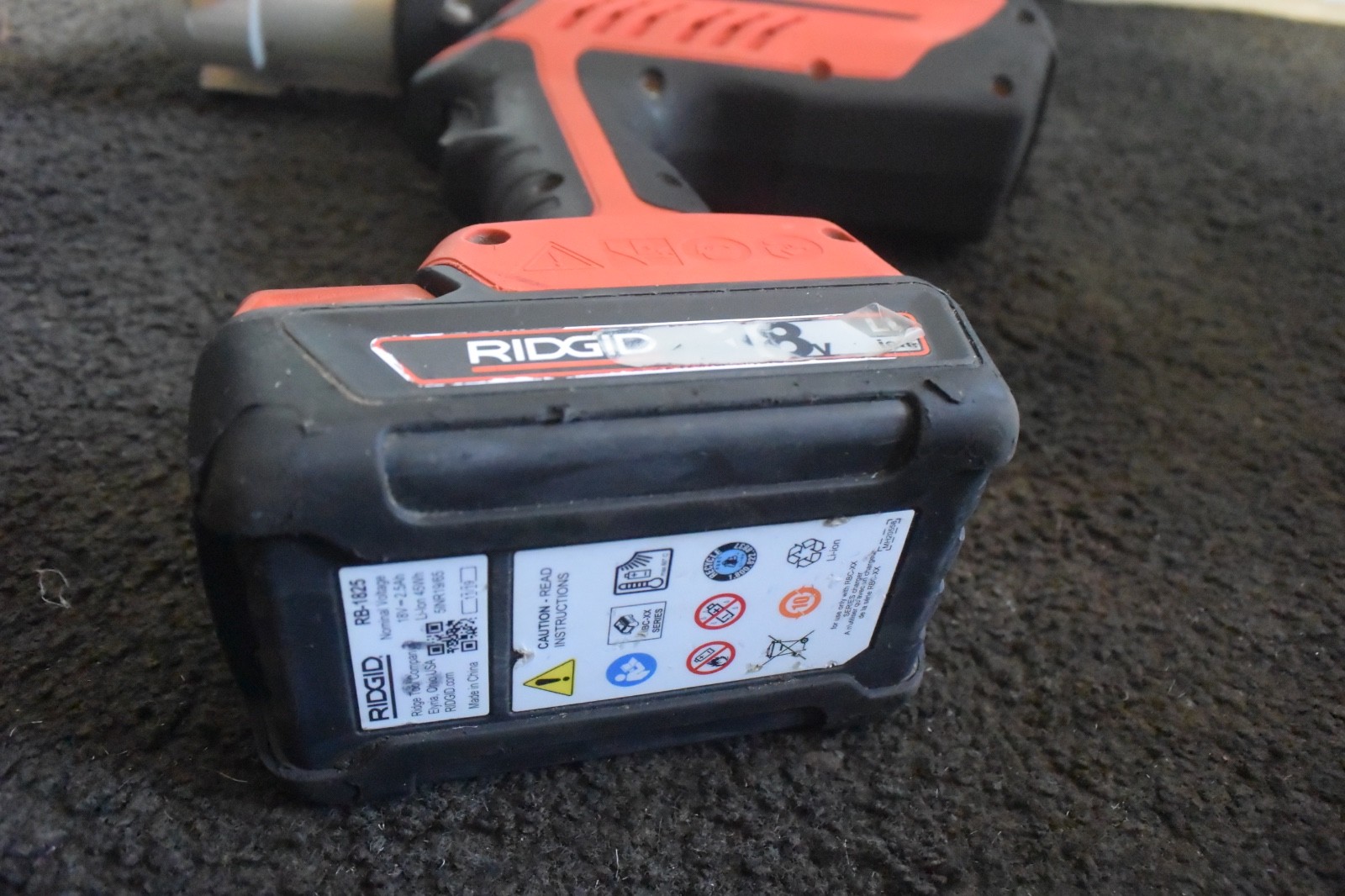 Ridgid Propress Model RP350 with One Battery