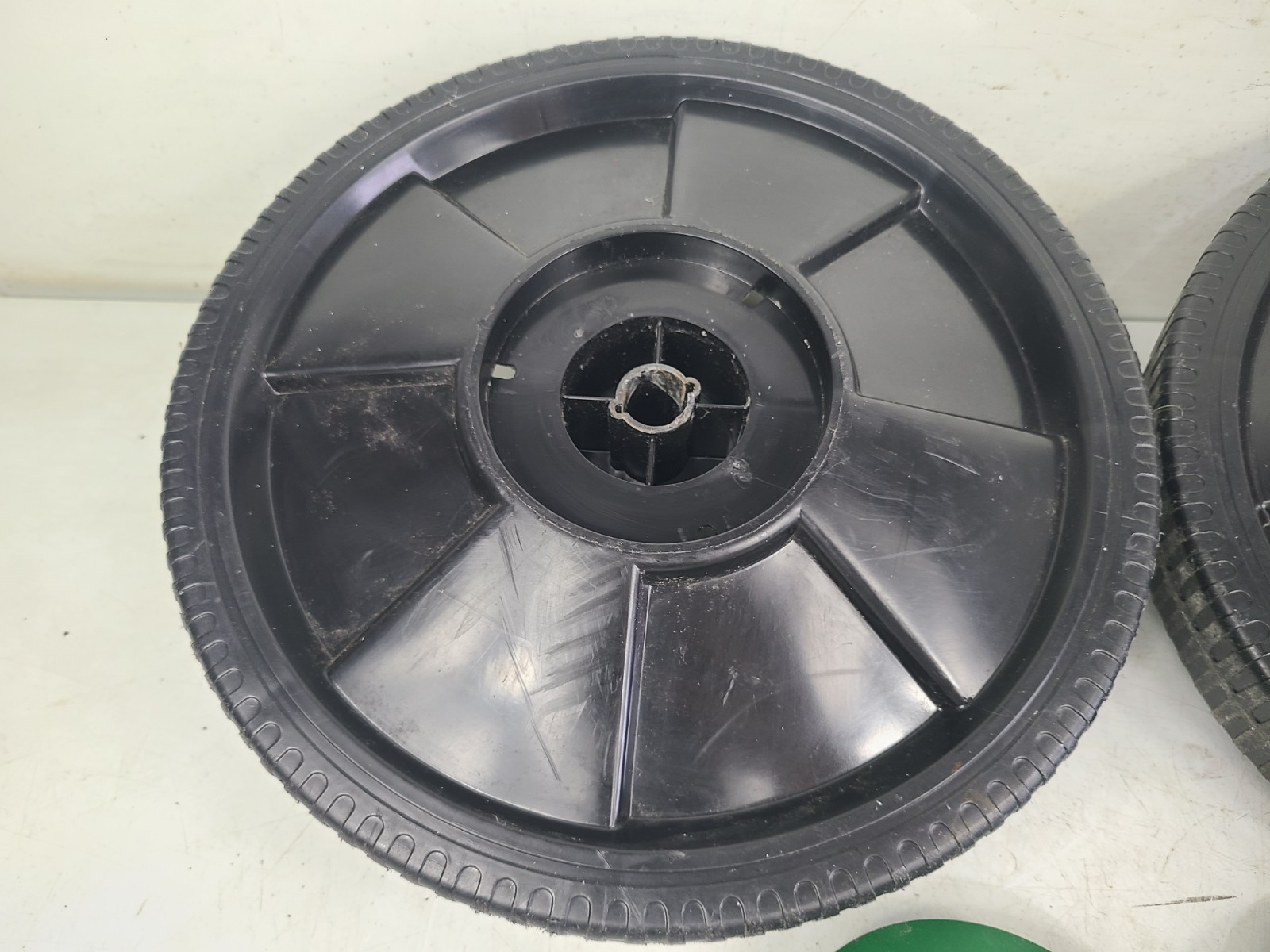 Scotts AccuGreen 2000 Adjustable Broadcast Spreader Wheel Set