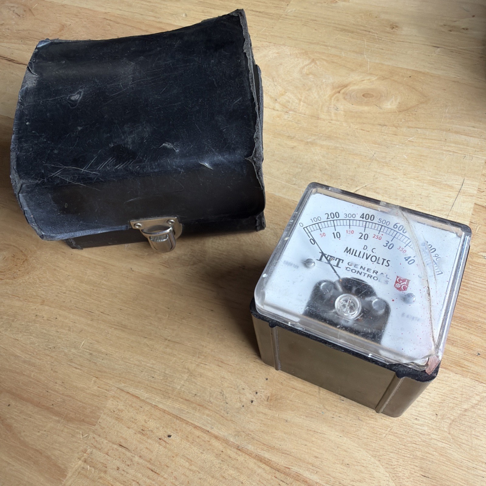ITT General Controls 500R106 DC Millivolt Meter Gauge 0-1000 Millivolts Vtg READ
