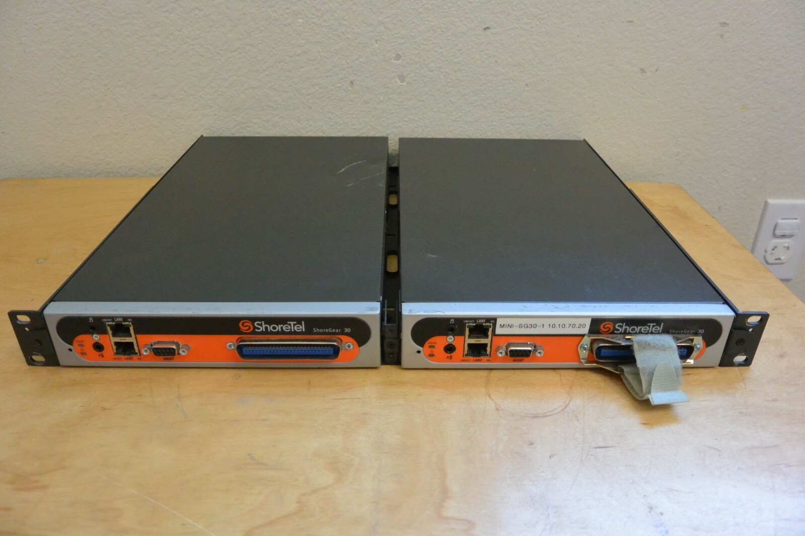 LOT OF 2 SHORETEL SHOREGEAR VOICE SWITCH SG-30 600-1071-20 / 600-1071-11 W/RACK
