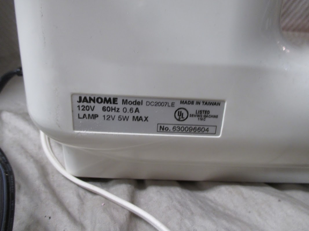 Janome Decor Computer Sewing Machine DC2007LE | Works Great - See Video