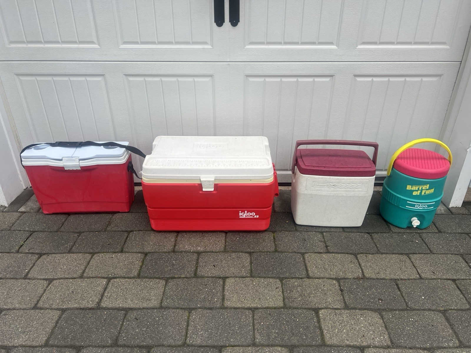 Lot Of 4 Vintage Coolers! Igloo 48 Quart Ice Chest Cooler/ Barrel Of Fun!!!