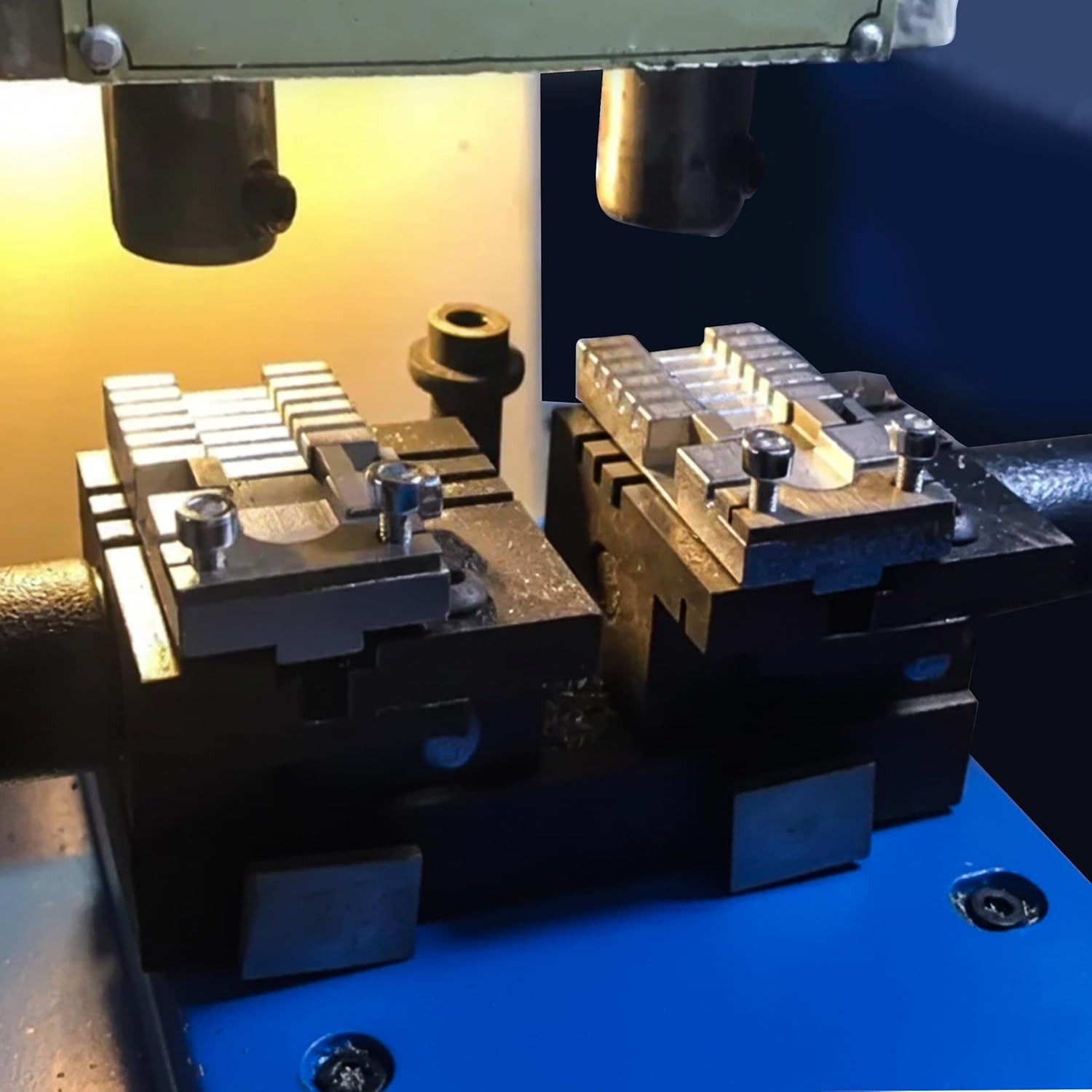 Universal Key Clamping Fixture – Key Cutting Machine Duplicator Accessories, Mul