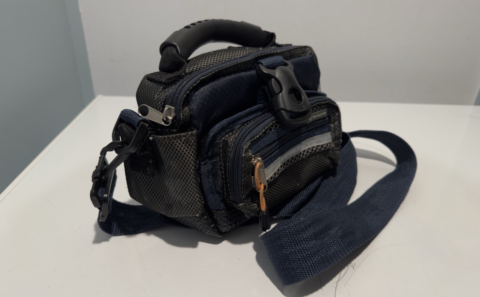 Samsonite Camera Bag w/ Shoulder Strap (SB609BLU) Convenient Multiple Pockets