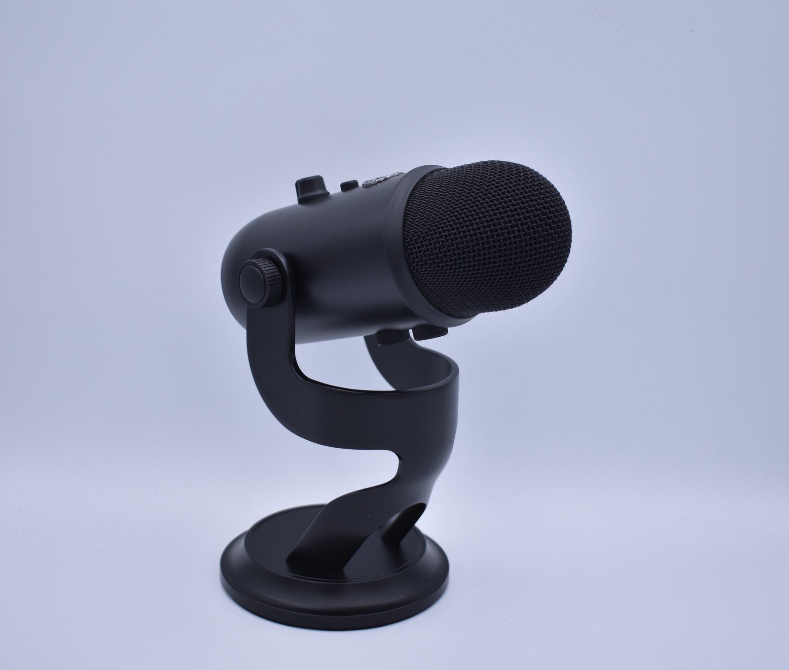 Blue Yeti USB Microphone with Figure Eight Stand for Recording/Streaming