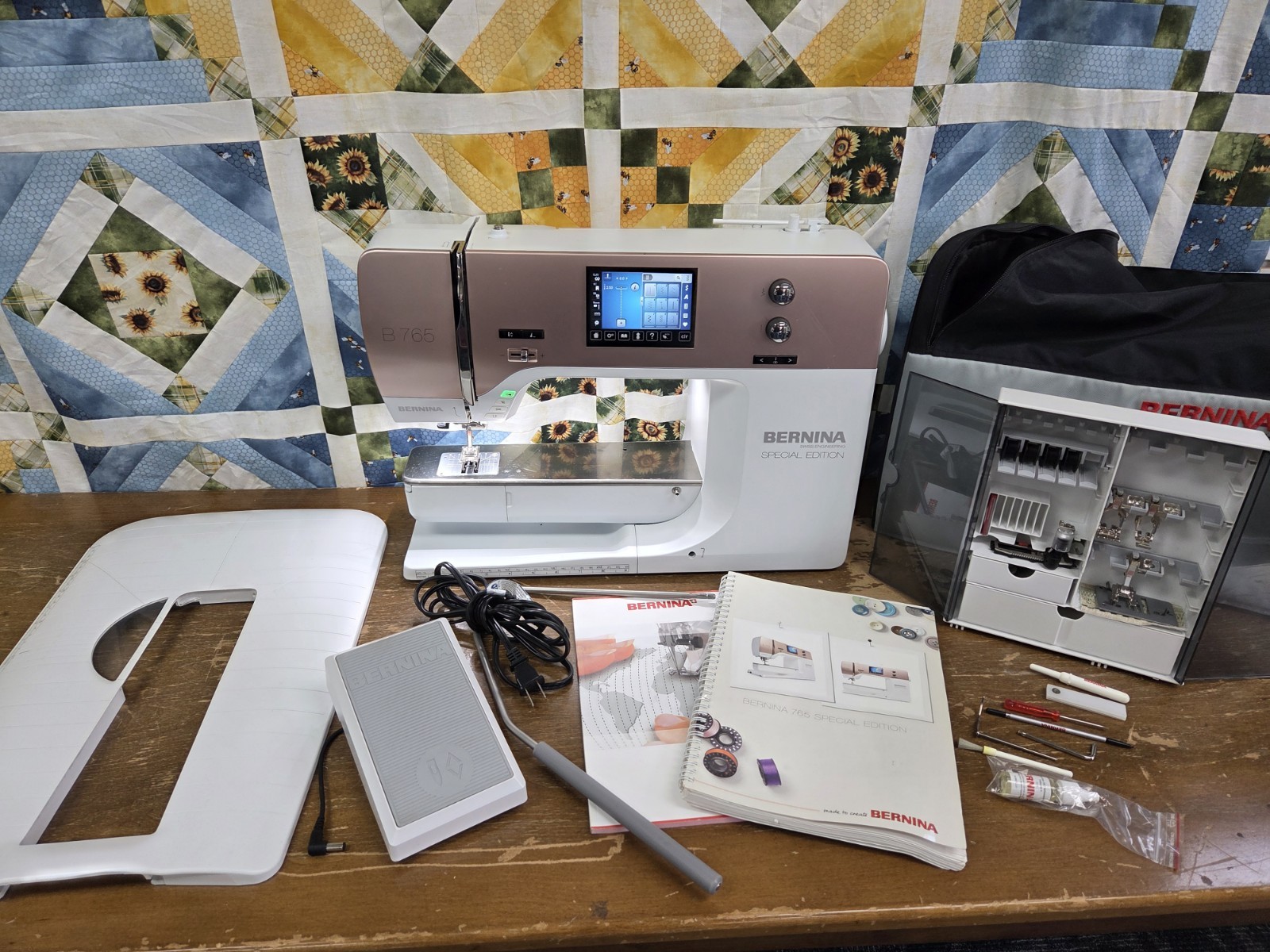 BERNINA 765 SE Sew/Quilt/Emb Machine! Professionally Serviced and Ready to go!