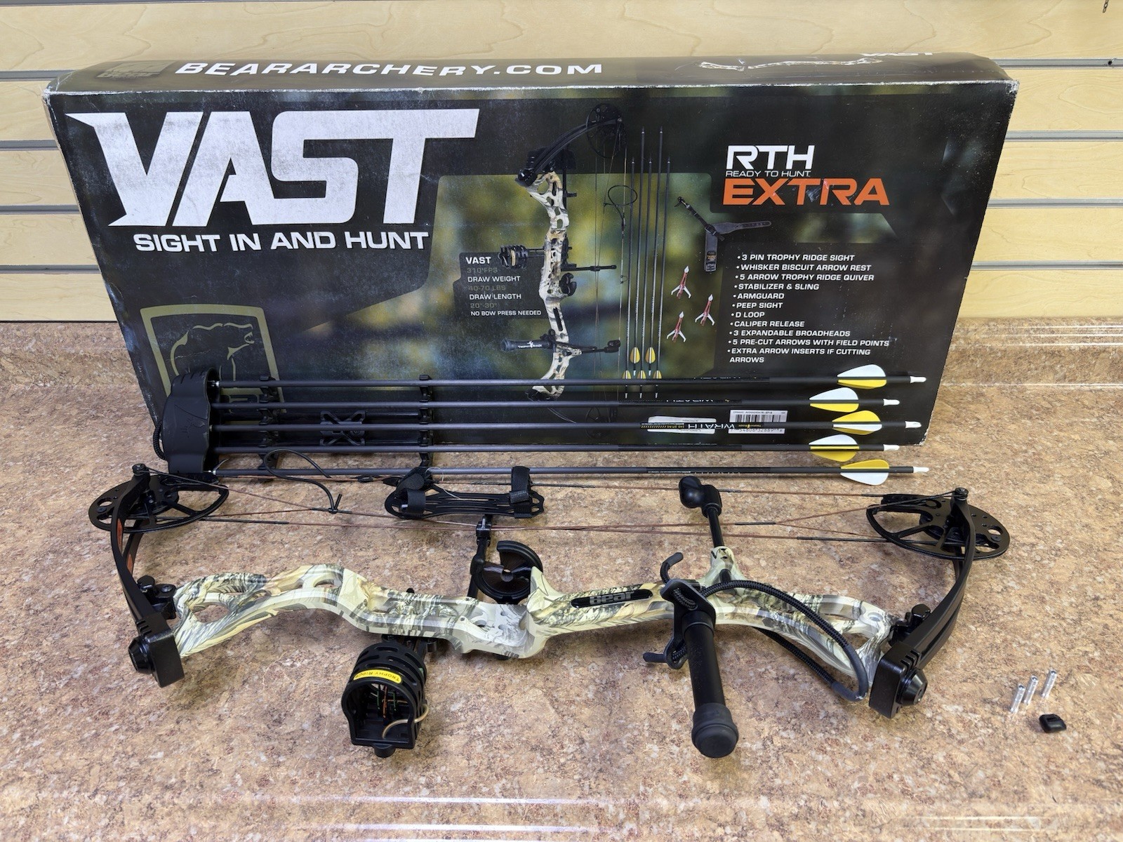 Bear Archery Vast RTH Compound-Bow Package 70lb 20-30" *Pre Owned* FREE SHIPPING