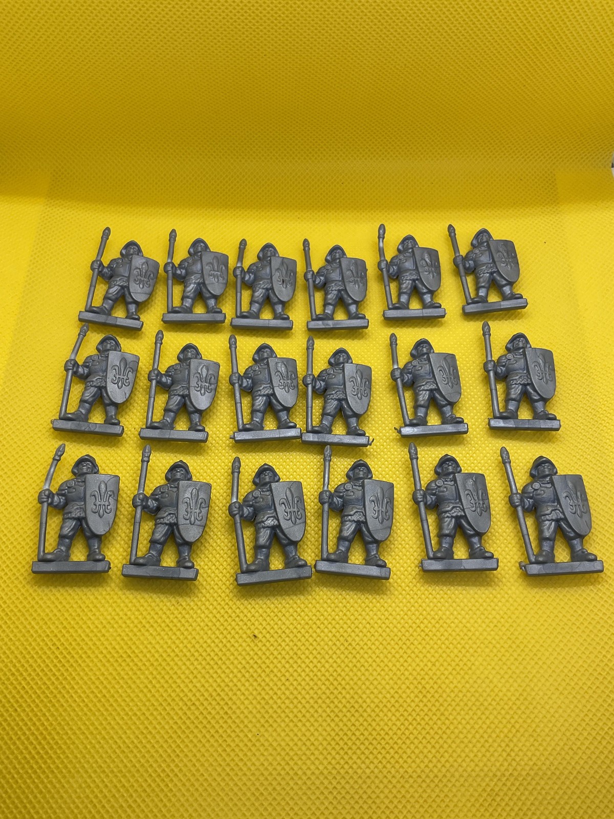 Battle Masters Replacement/Proxy Men At Arms Figures Lot of 18 Plastic - Silver