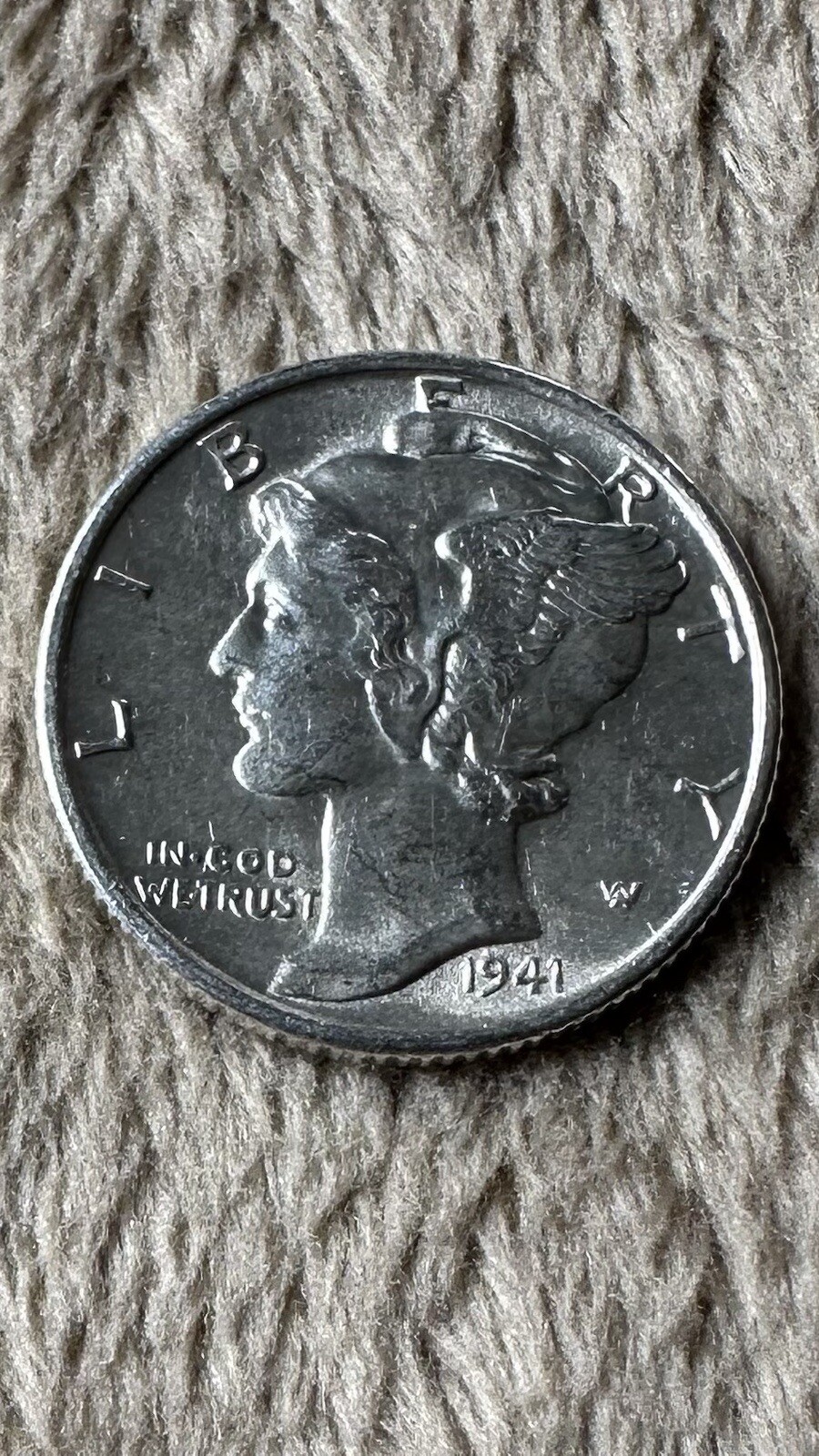 1941 D Mercury Dime Circulated 90% SILVER Denver Mint NICE SPLIT BANDS