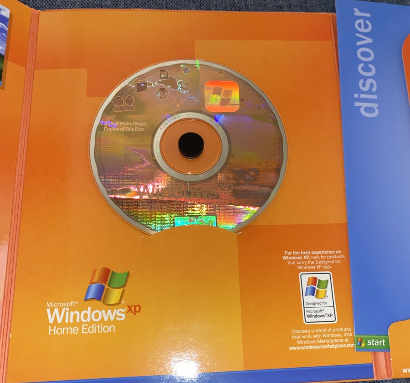 Microsoft Windows XP Home Edition - Full Version with Service Pack 2 CD-ROM