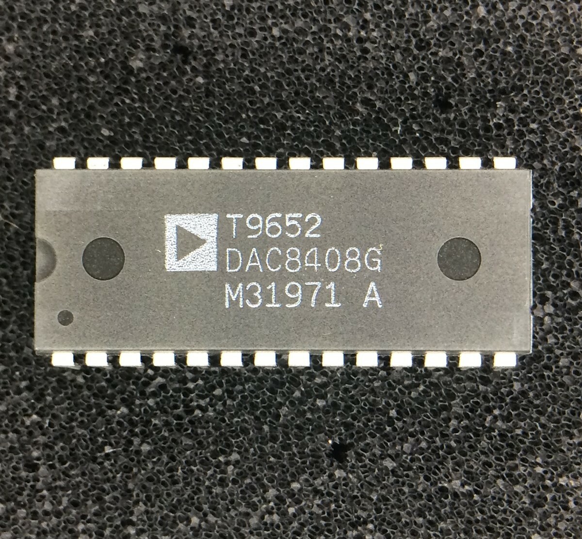 DAC8408G AD DAC8408GP IC DAC 8BIT QUAD W/MEMORY 28-DIP 1 UNIT