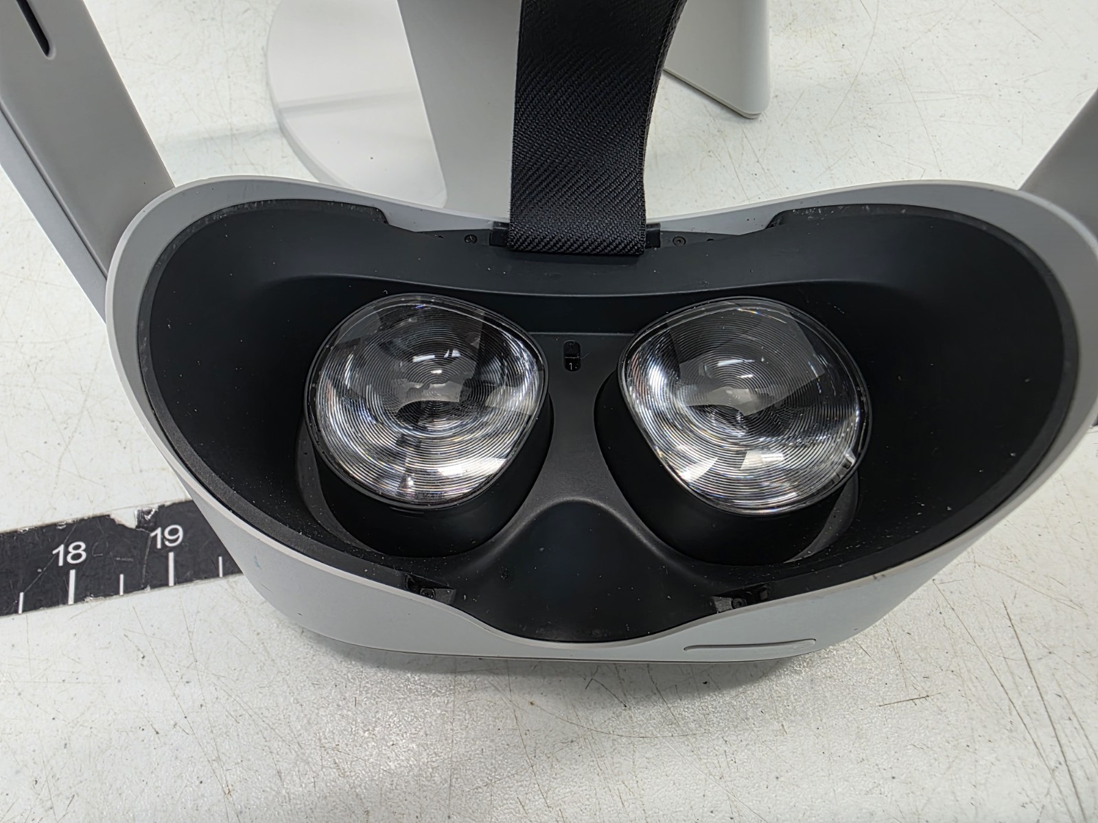 Meta Oculus Quest 2 All-in-One Standalone Virtual Reality VR Headset **READ**