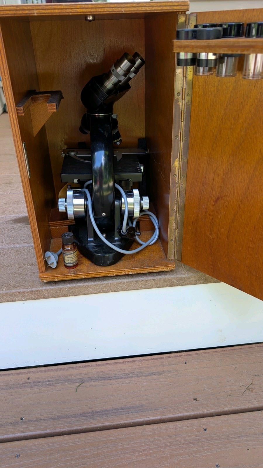 VTG. STEINDORFF, BERLIN  MICROSCOPE WITH OBJECTIVES, LIGHT, ORIGINAL FITTED BOX.