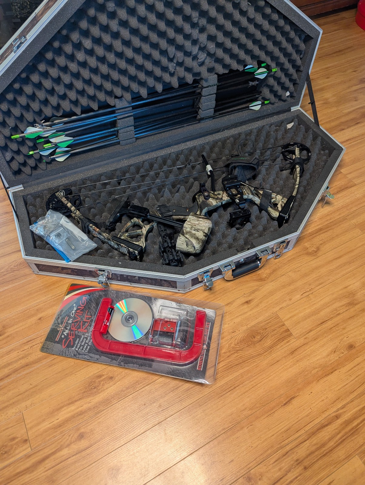 PSE Stinger Hunting Bow Package (with Case, arrows, release)