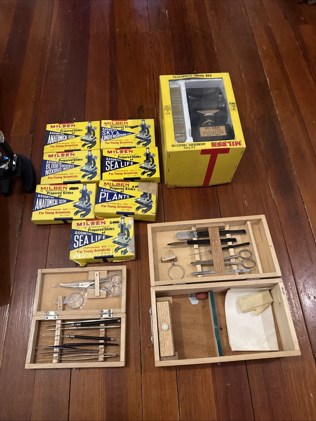 Milben VINTAGE Microscope with 7 Slide Dissecting Specimen Kits & Projector
