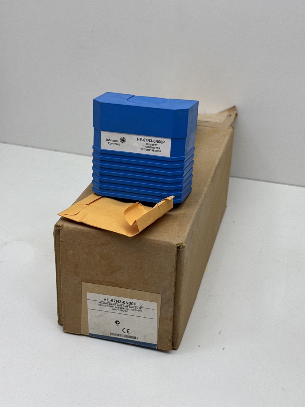 JOHNSON CONTROLS HE-67N3-0N00P HUMIDITY TRANSMITTER W/TEMP SENSOR
