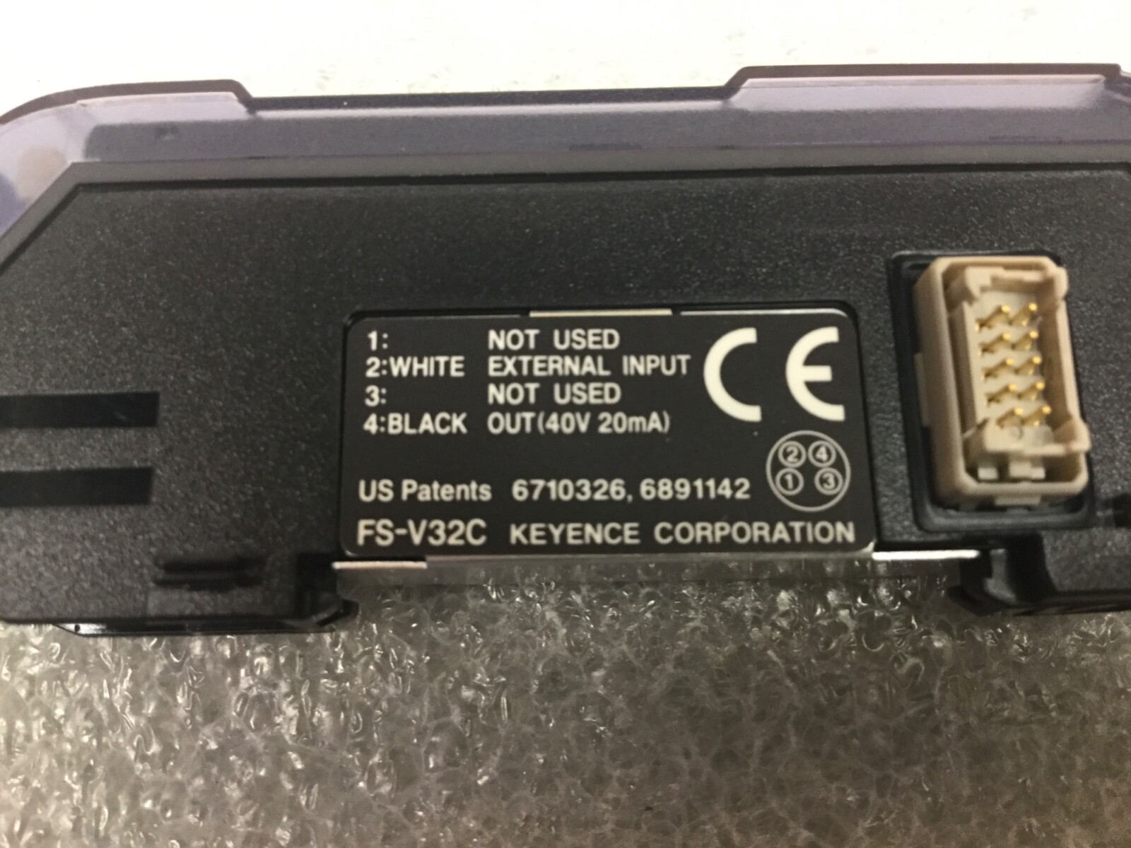 KEYENCE FS-V32C FIBER OPTIC SENSOR NEW IN BOX