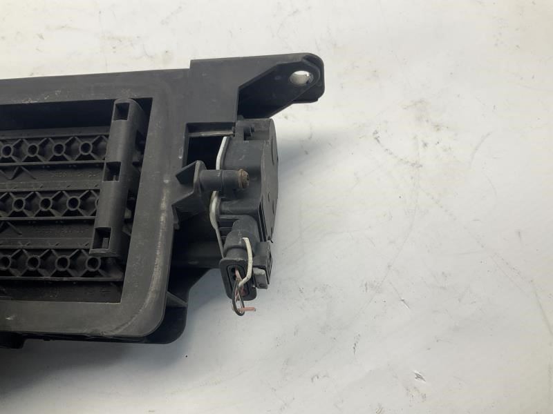 16-19 Smart Fortwo 2D Coupe Air Guide Screen Shutter Q