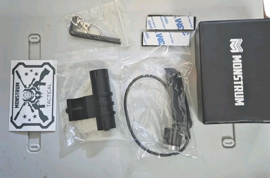 Monstrum F07-B Ultra-Compact 100 Lumen LED Flashlight w 90° Offset Mount, Black