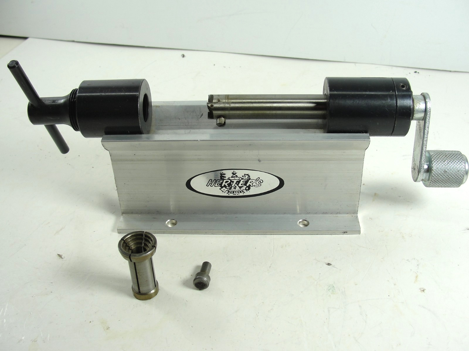 HERTER'S CASE TRIMMER W/CASE HOLDER #-1 AND 30 PILOT IN GREAT USED CONDITION