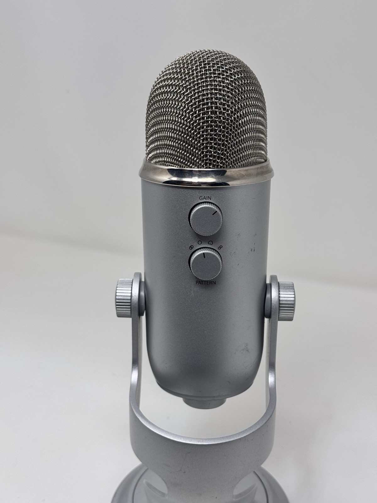 Blue Yeti USB Microphone Silver Desktop Stand Tested Working