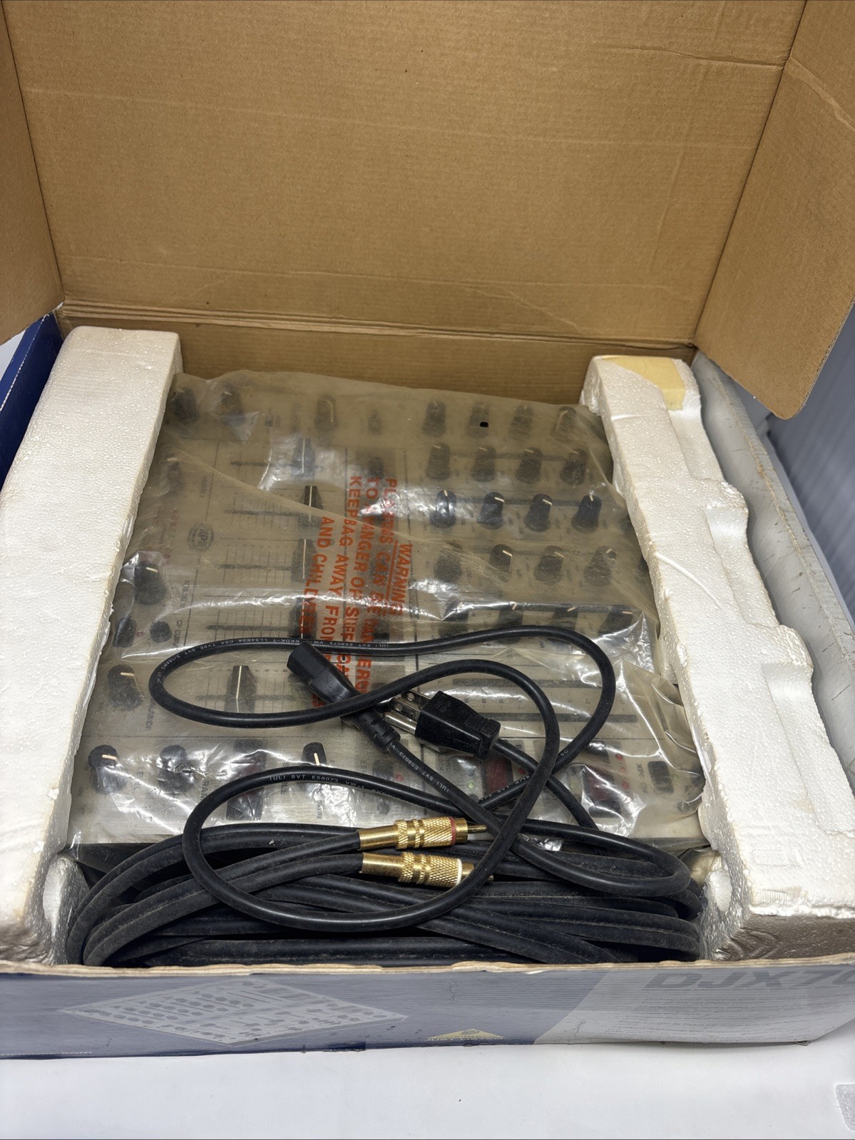 Behringer Professional DJ Mixer DJX700