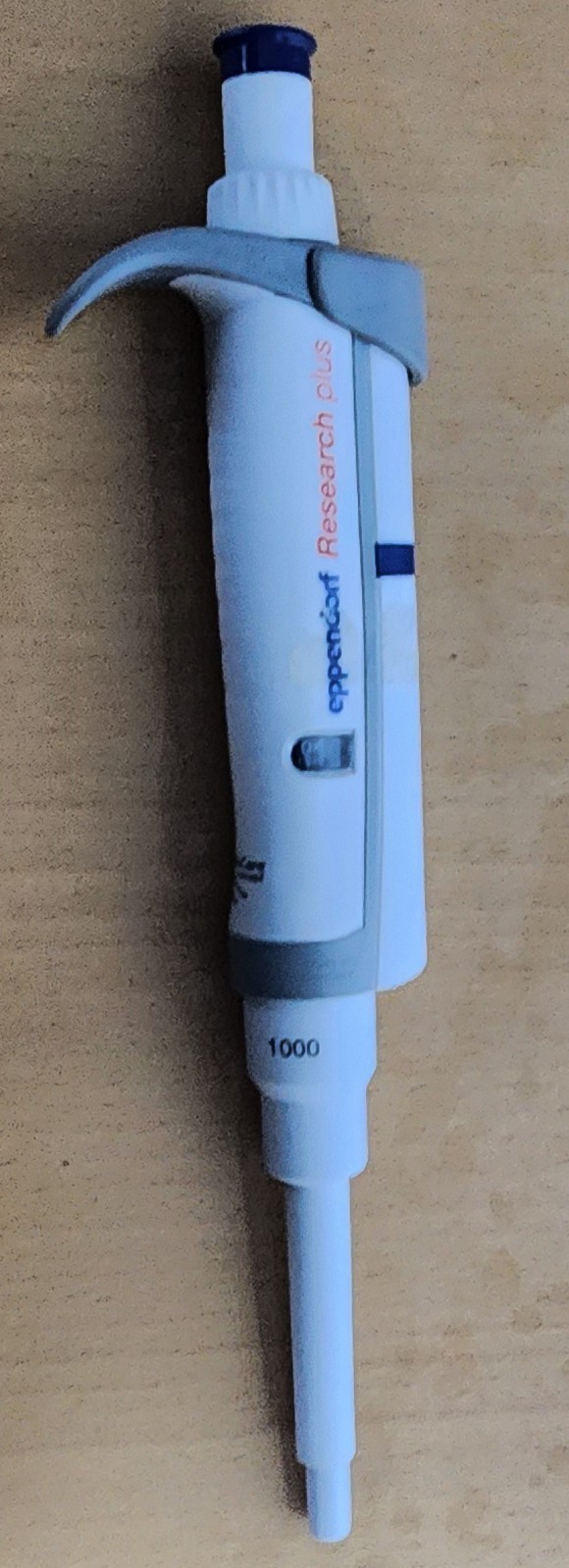 Eppendorf Research® plus Pipette, fixed volume single-channel, volume 1000 μL