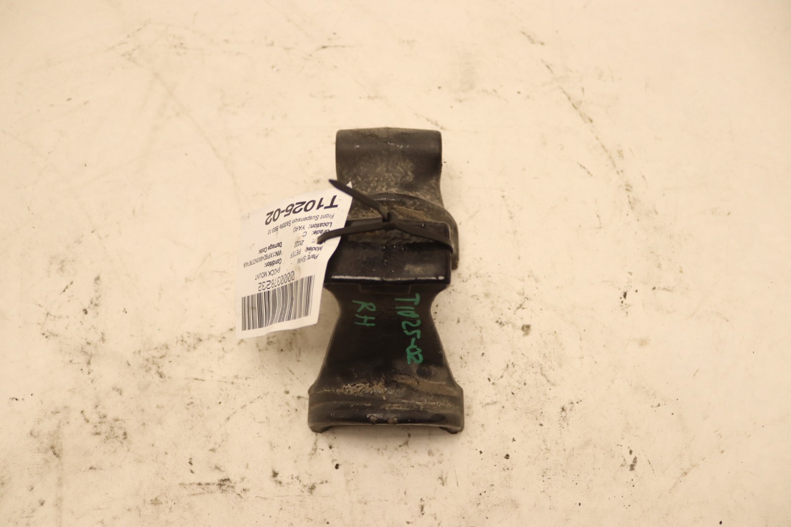 2018-2023 PETERBILT 579 FRONT SUSPENSION SHOCK SADDLE BRACKET MOUNT B63-1004 OEM