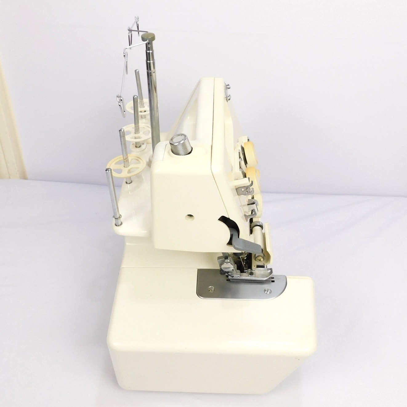 White SpeedyLock 7234 Serger Overlock Sewing Machine Tested Serviced w/ Pedal
