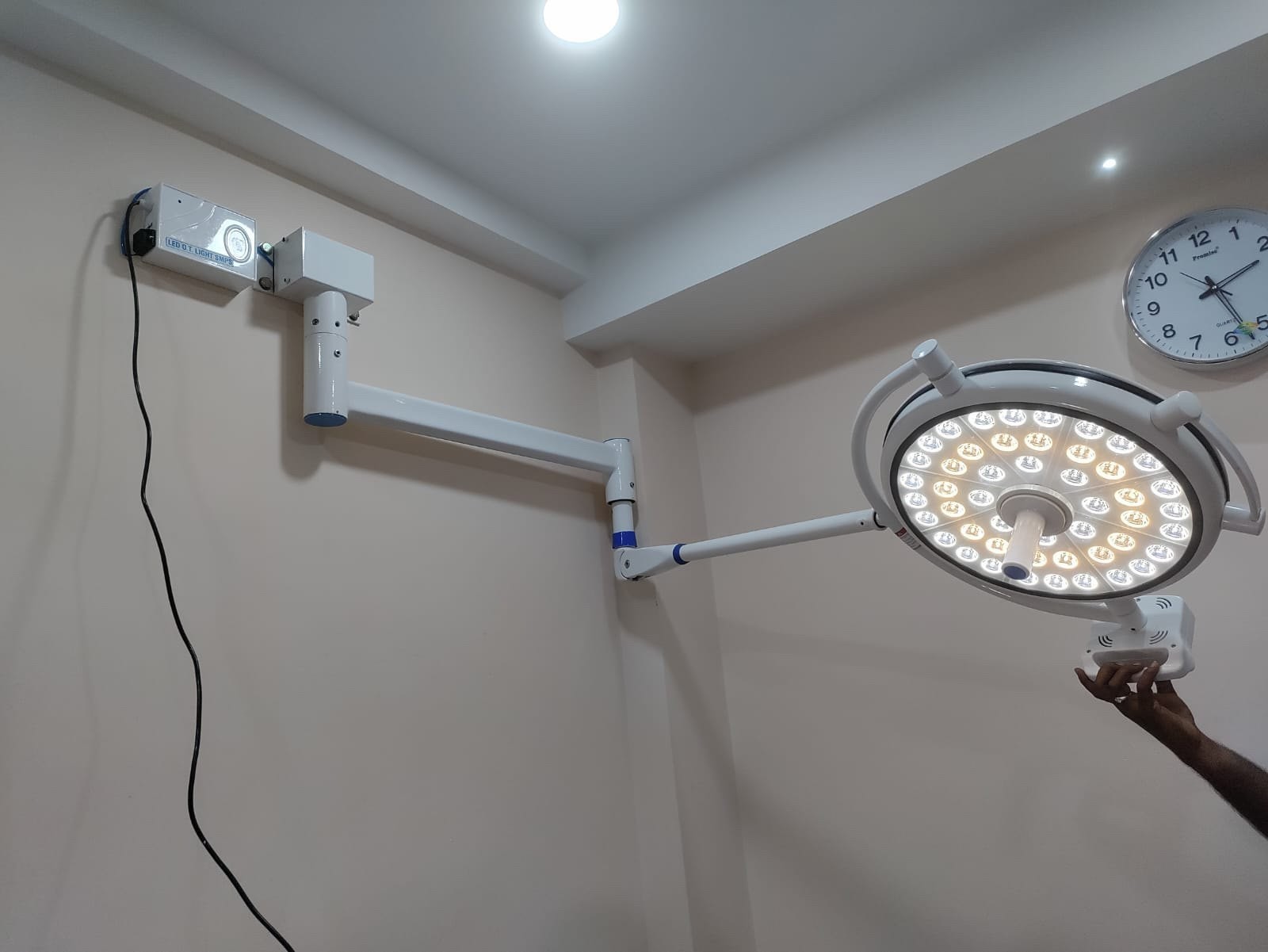 Newly Light Examination & Surgical OT Light Operation Theater Lamp Light*