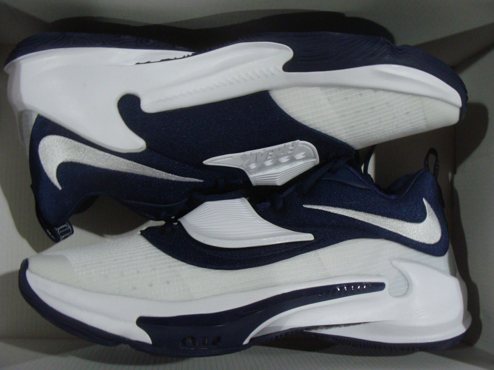 MENS NIKE ZOOM FREAK 3 TB PROMO DM7378 402 SIZE 13(*the box has no lid *)