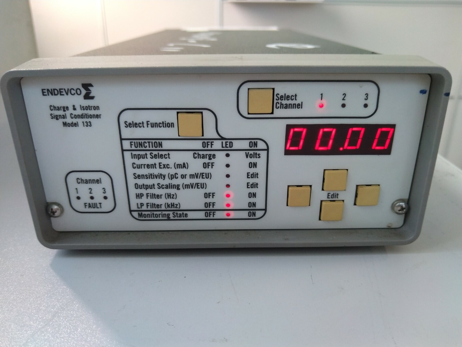 Endevco Charge & Isotron Signal Conditioner model 133