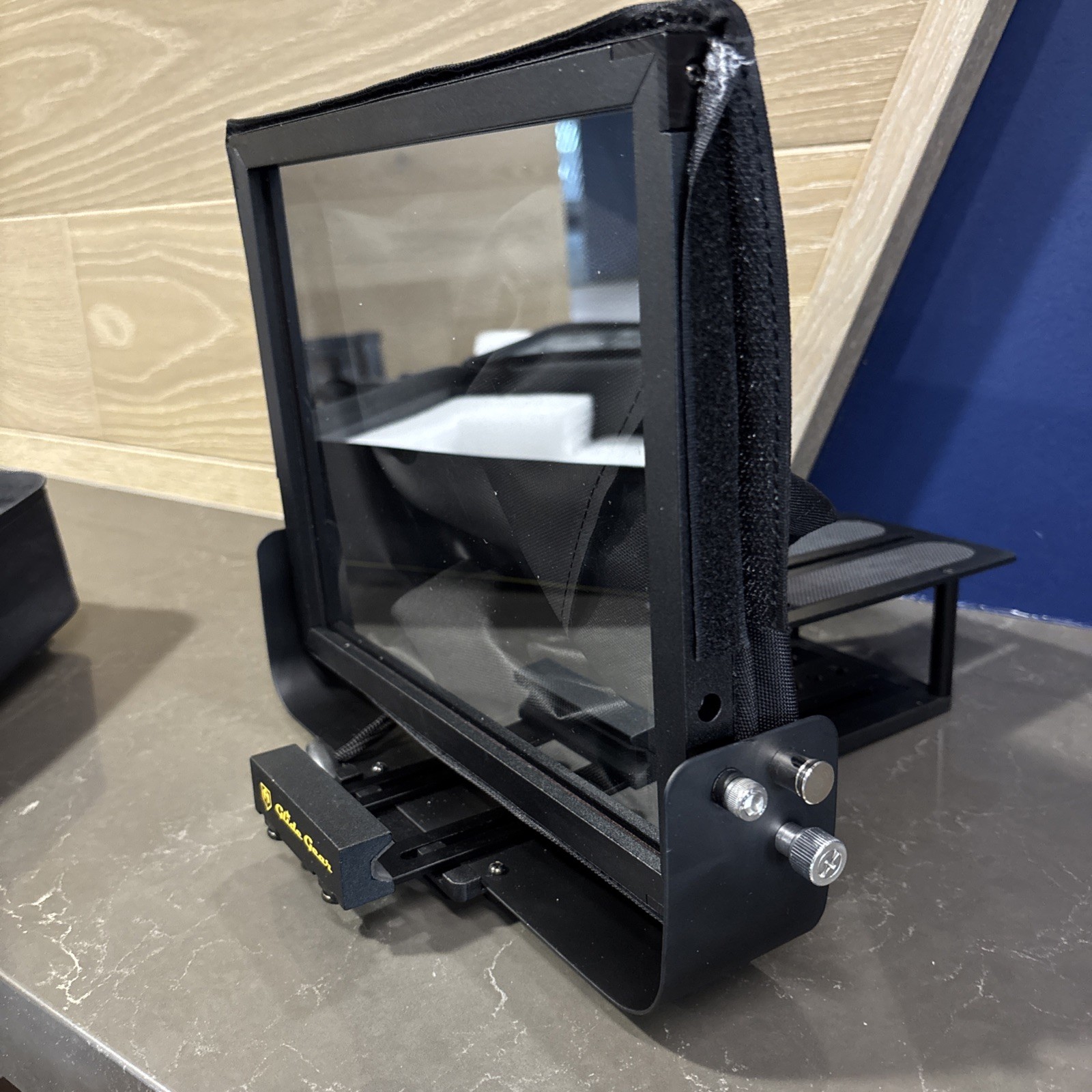 Glide Gear TMP100 Tablet/Smartphone Teleprompter – With case and all accessories