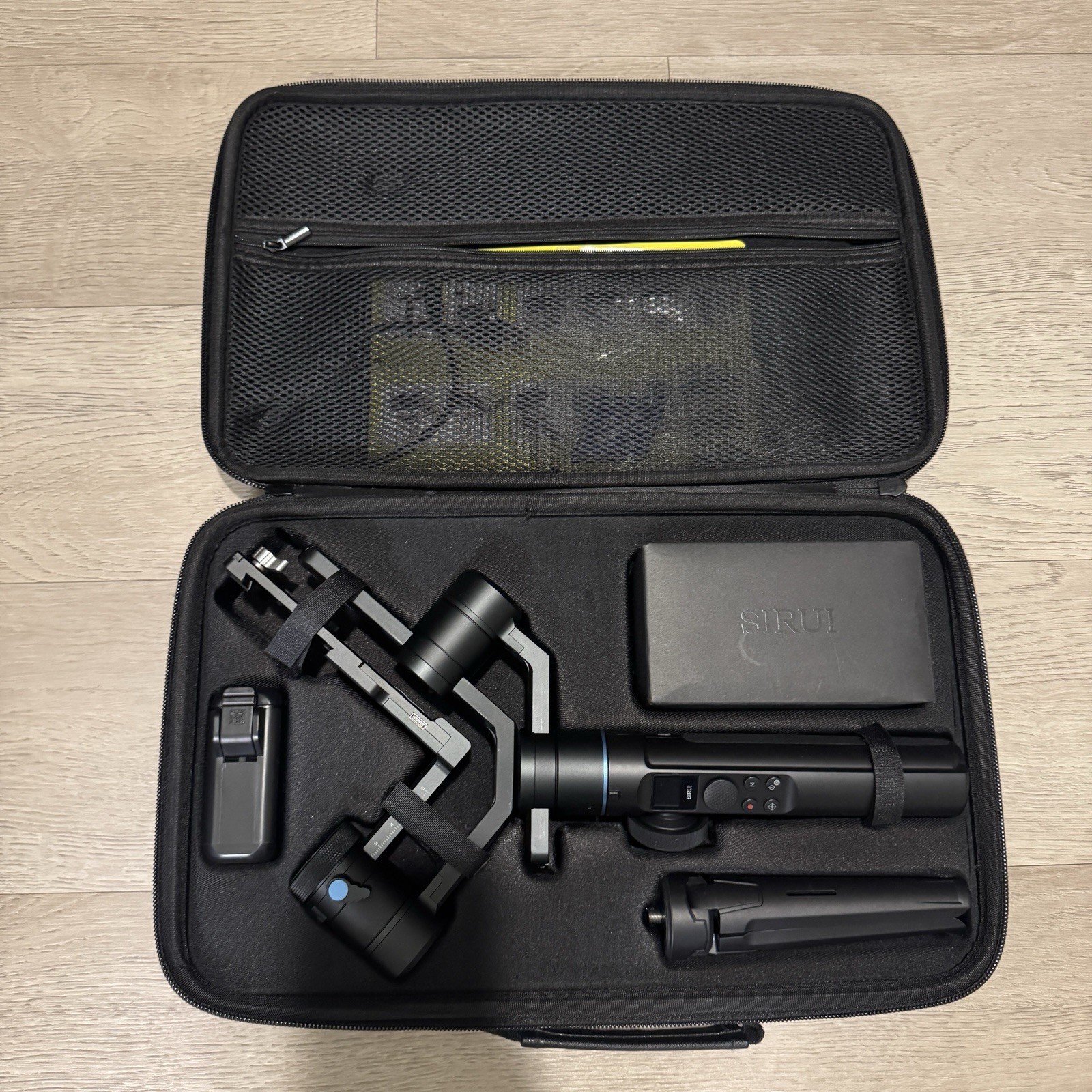 Sirui Swift P1 3-Axis Gimbal Stabilizer for Mirrorless Cameras