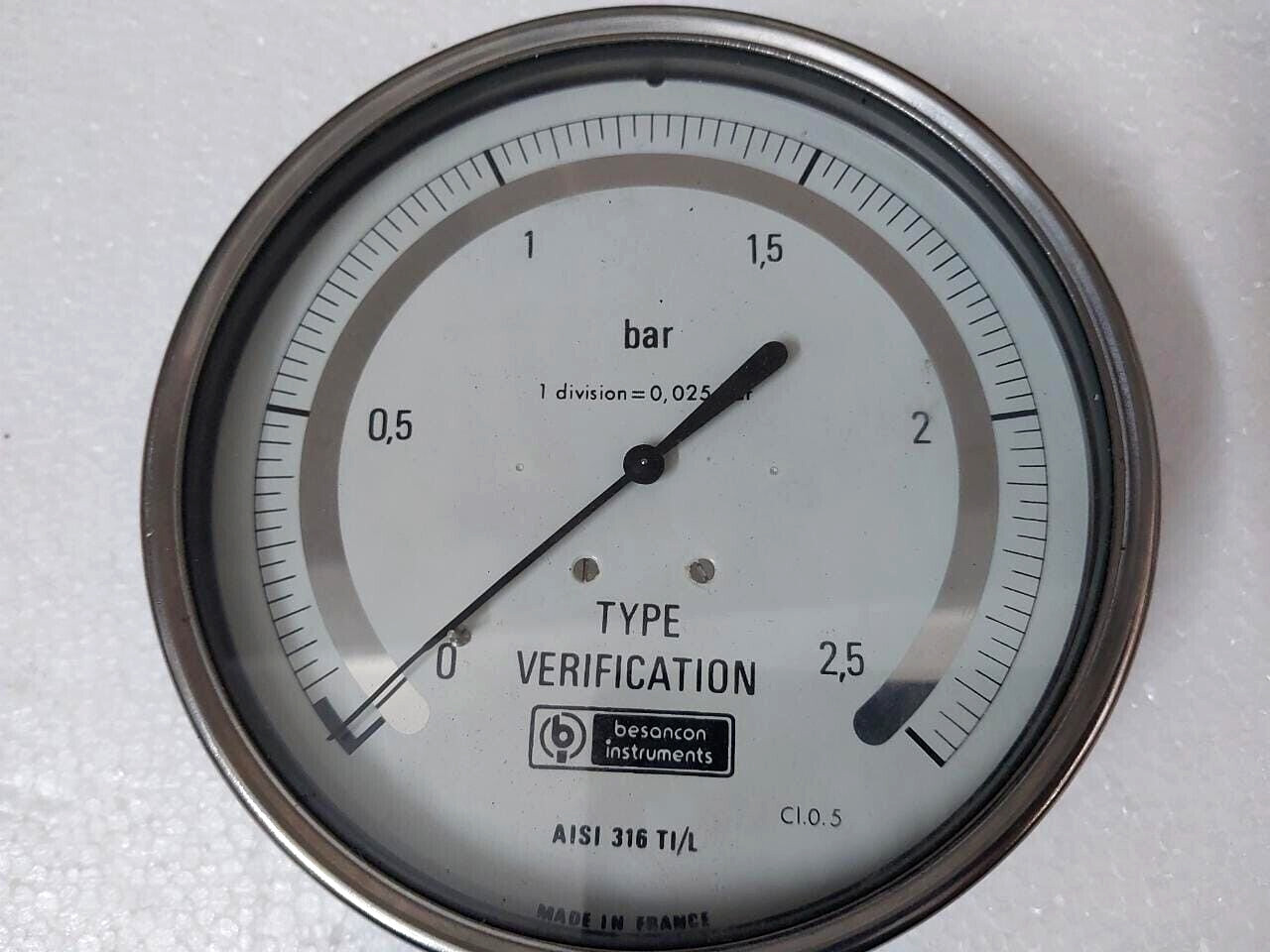 Besancon instruments Hand held test pump Pressure calibrator