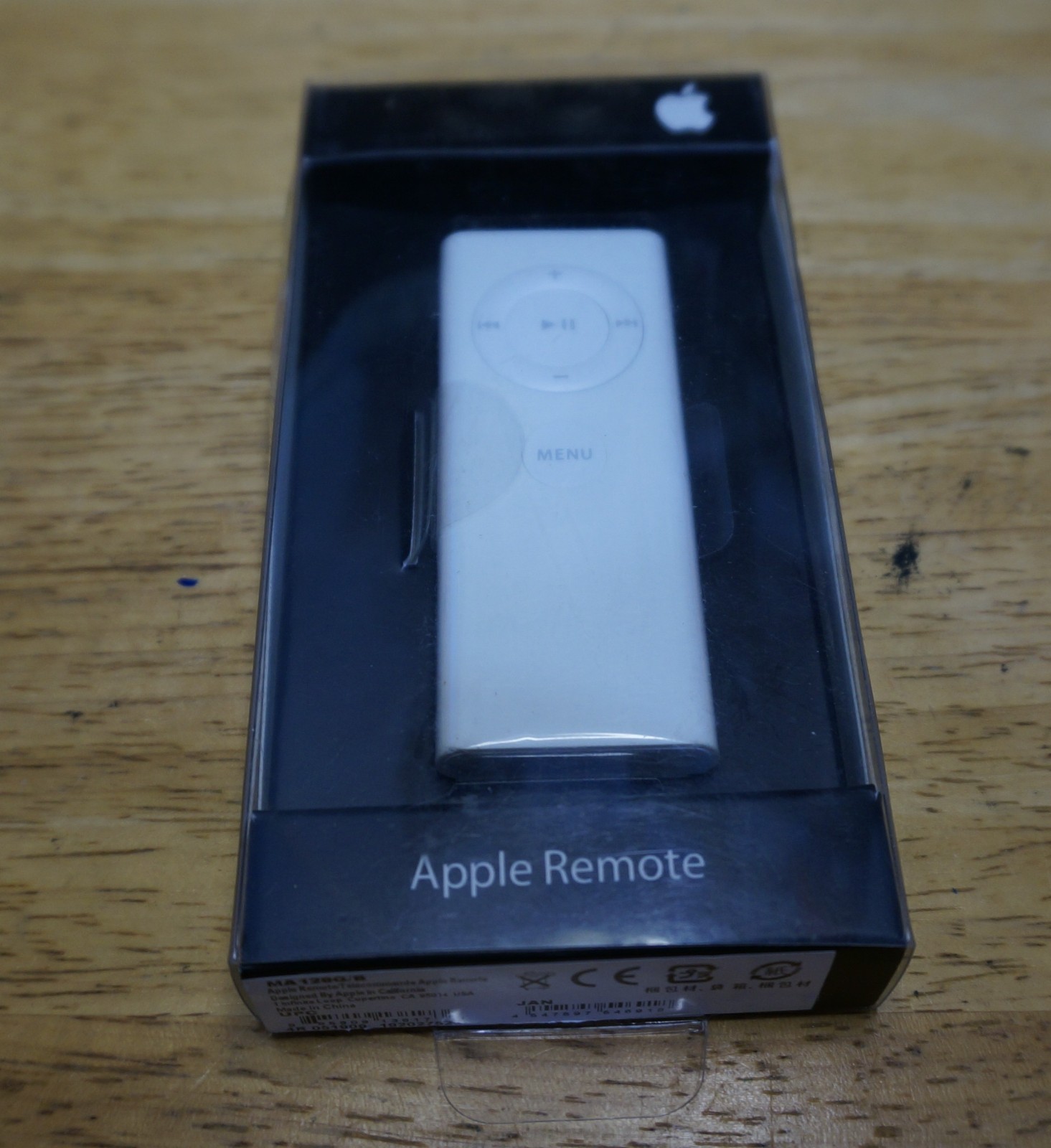 NEW Apple Remote Control - Infrared Slide Changer Skip Volume MA128G/B White