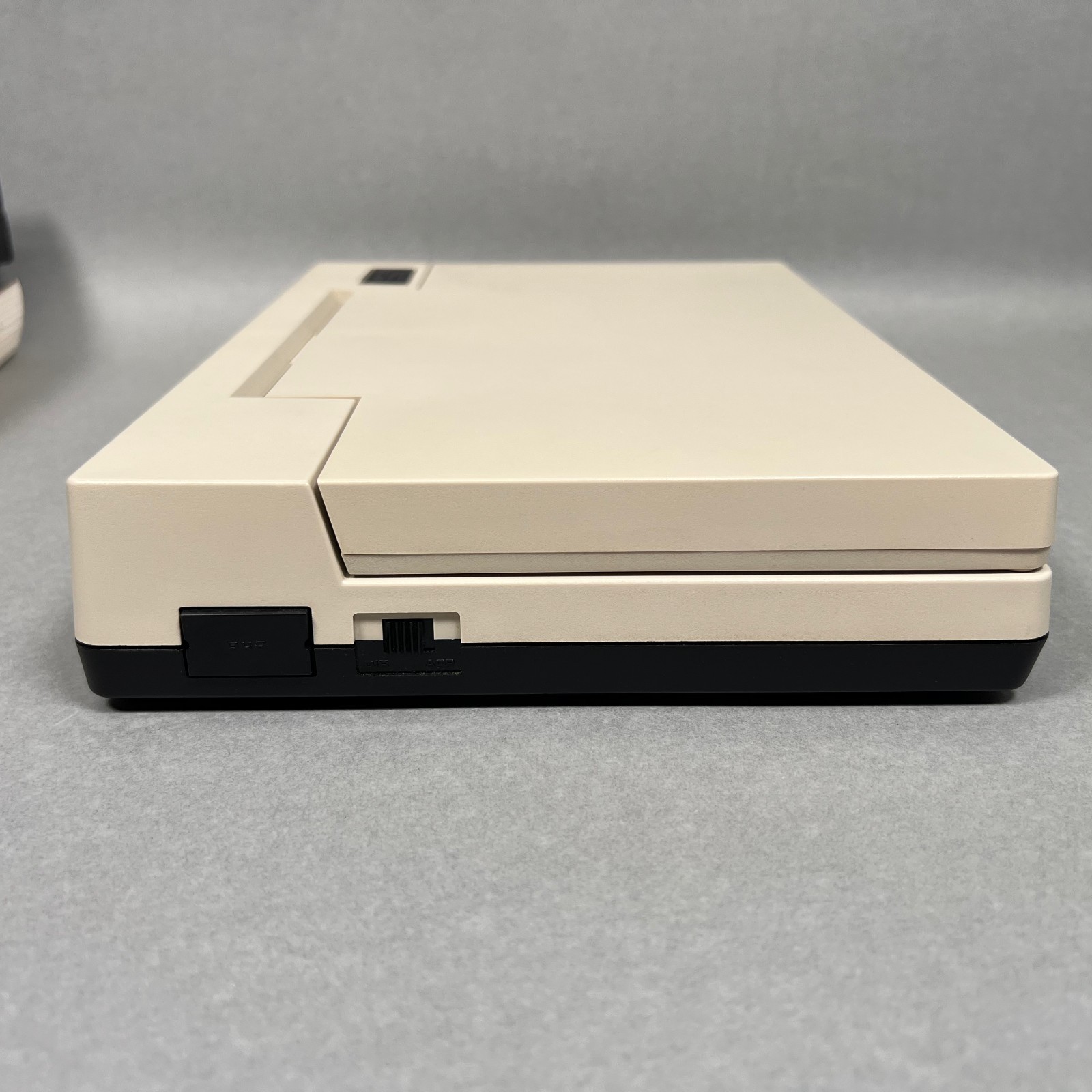 Tandy 200 Portable Computer, Power Adapter, Case, Book, Owner's Manuals WORKING