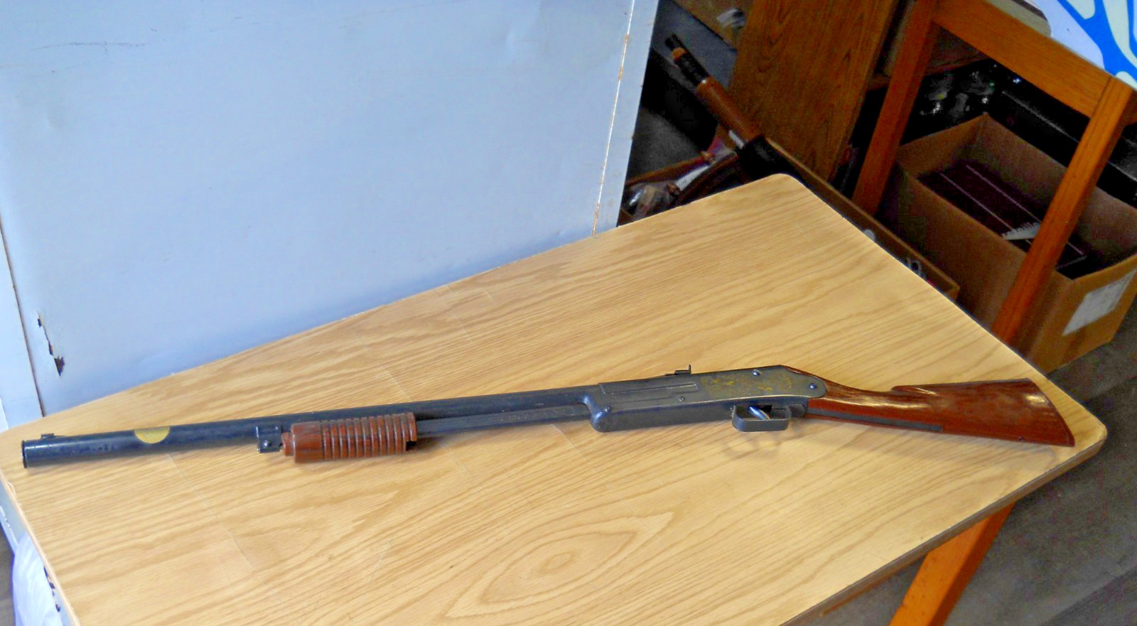 Daisy Air Rifle BB Gun Model 107 Rogers ARK Hunting Scene Pump Action Plastic St