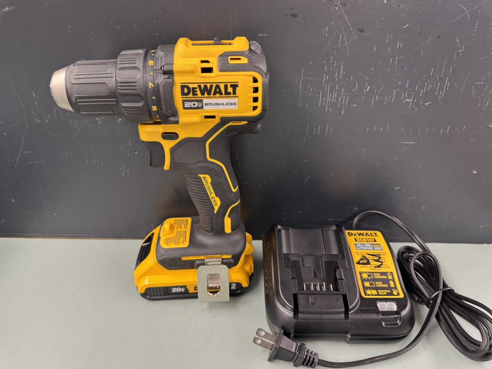 Dewalt DCD793B 20 Volt 1/2 Cordless Brushless Drill Driver DISPLAY MODEL