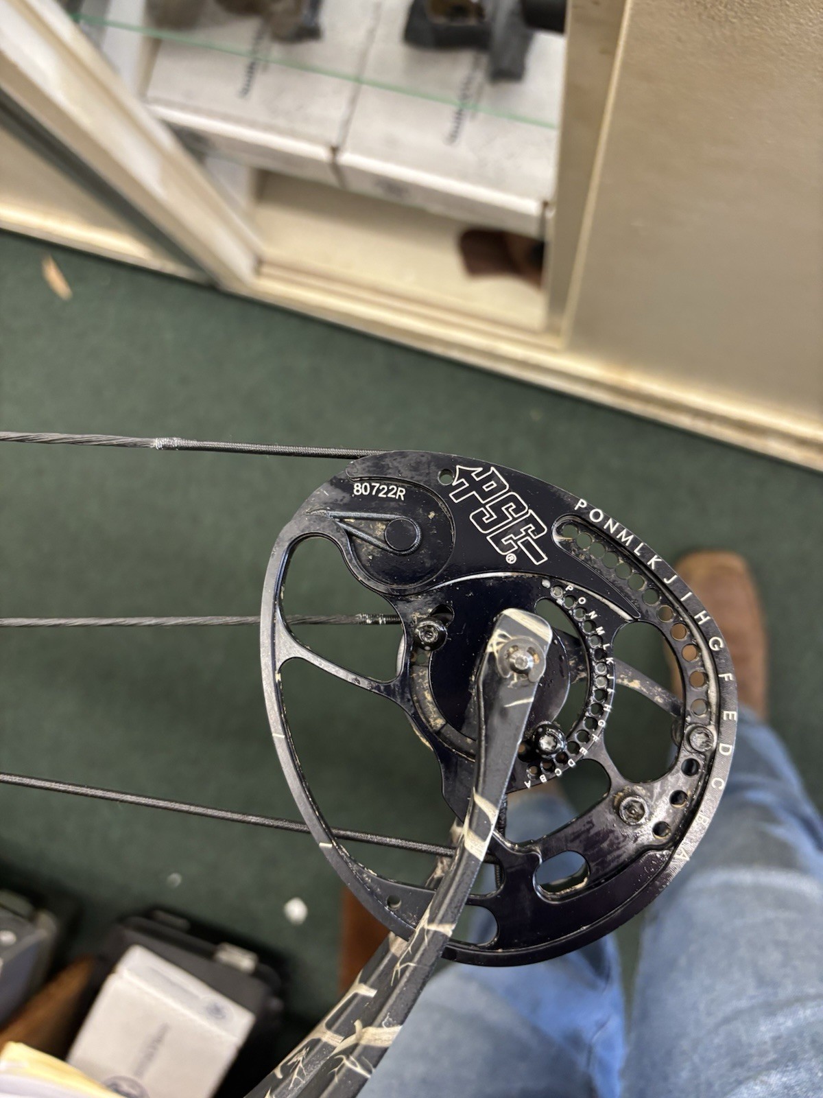 PSE Stinger x Right Hand Compound Bow