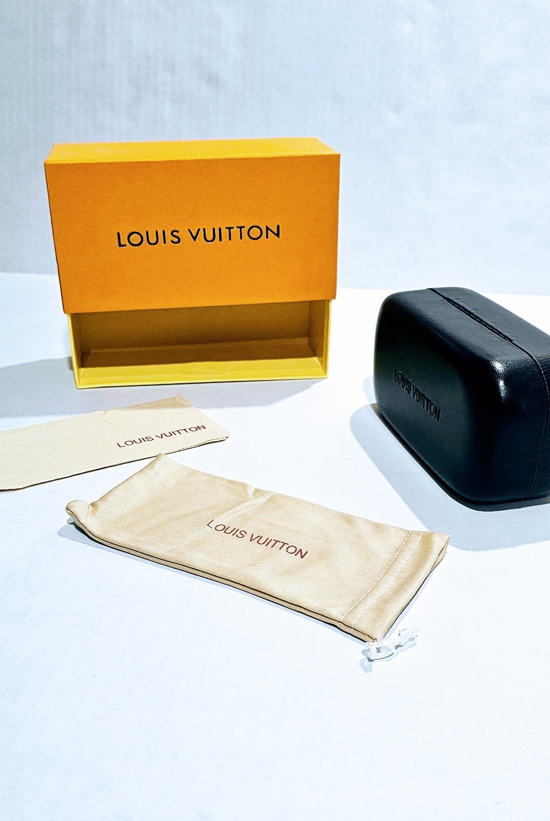 Brown Large Clamshell Louis Vuitton Glasses Case 🔥
