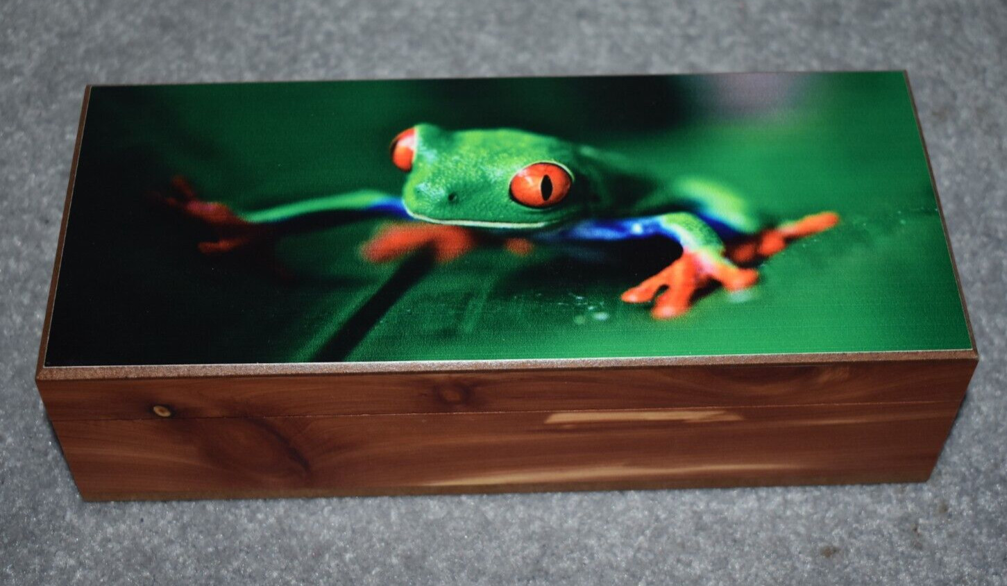 #4904 FROG BOX KEEPSAKE,JEWELRY,HOME DECOR WOOD CEDAR BOX 4"X 9.5" NL